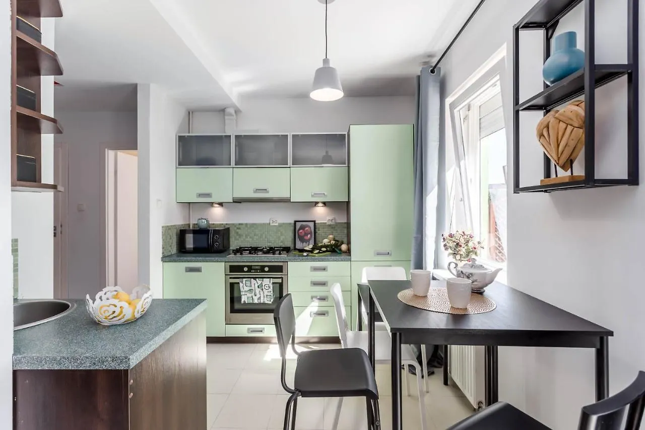 Chill Apartments Kabaty Family Warsaw
